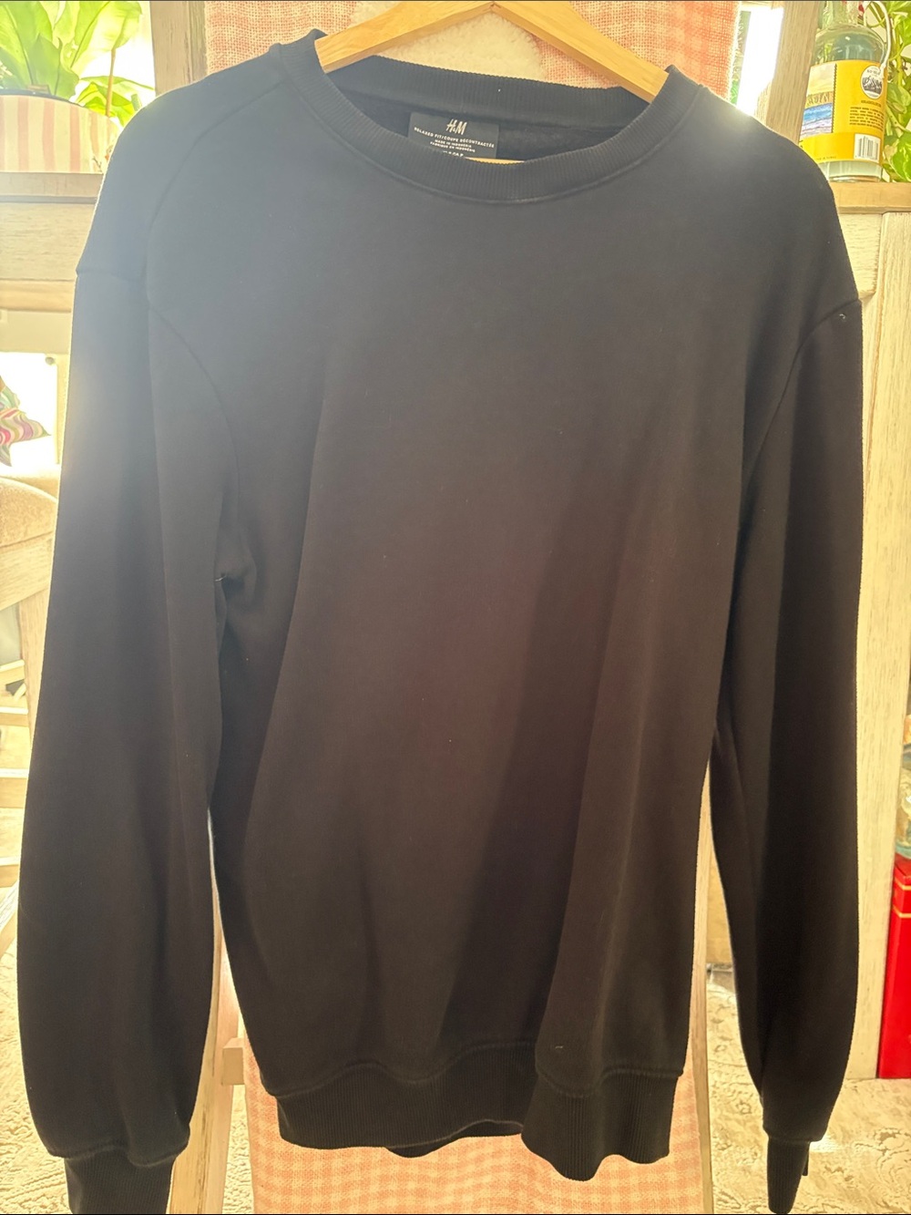 H&M Men's Black Crewneck Pullover Sweatshirt